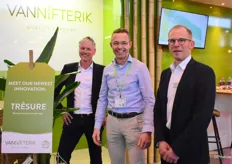 Erik van Wijk, Dikkie van Nifterik en Theo Wolbrink gaven wat extra aandacht aan hun nieuwe etiketsteker, de Trèsure. “De nieuwe bamboe etiketsteker word competitiever aangeboden dan de plastic varianten”.